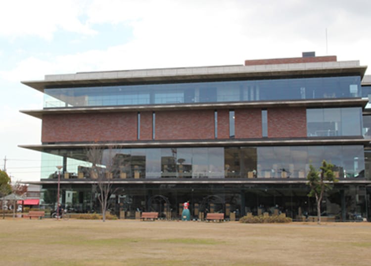 福山市 / 中央図書館